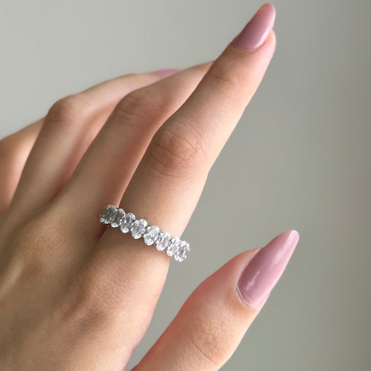 Oval cut band